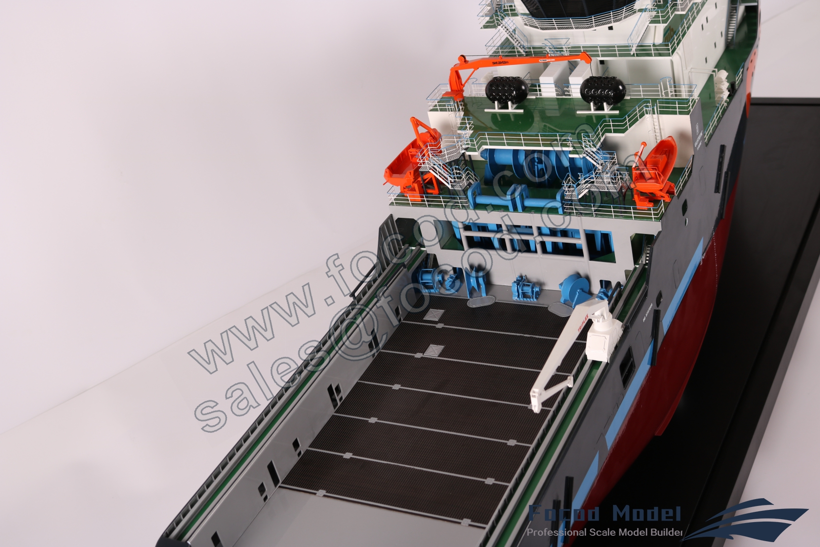 custom made model of 90m Ocean Tug of type ULSTEIN AX104